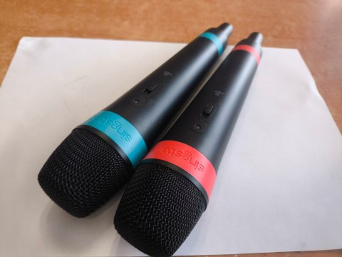 SINGSTAR POLSKIE HITY + 2 BEZPRZEWODOWE MIKROFONY + PUDEŁKO + ADAPTER SINGSTAR POLSKIE HITY + 2 BEZPRZEWODOWE MIKROFONY + PUDEŁKO + ADAPTER