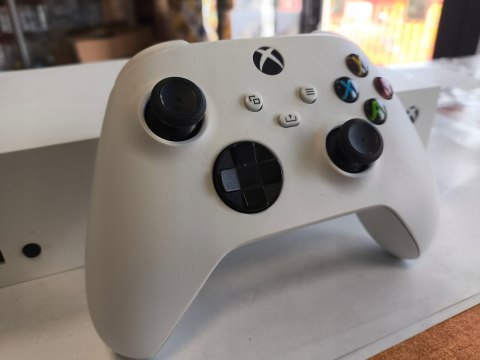 KONSOLA XBOX SERIES S 512GB + PAD BEZPRZEWODOWY + PUDEŁKO KONSOLA XBOX SERIES S 512GB + PAD BEZPRZEWODOWY + PUDEŁKO
