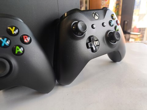 KONSOLA MICROSOFT XBOX SERIES X 1TB Z NAPĘDEM +2X ORYGINALNY PAD +ŁADOWARKA KONSOLA MICROSOFT XBOX SERIES X 1TB Z NAPĘDEM +2X ORYGINALNY PAD +ŁADOWARKA