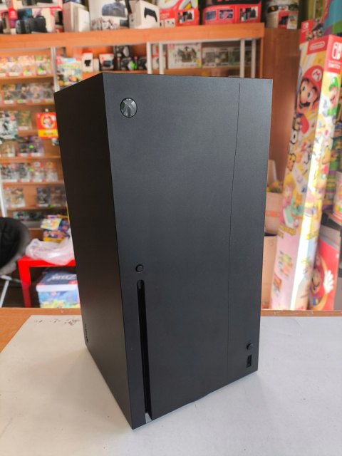 KONSOLA MICROSOFT XBOX SERIES X 1TB Z NAPĘDEM +2X ORYGINALNY PAD +ŁADOWARKA KONSOLA MICROSOFT XBOX SERIES X 1TB Z NAPĘDEM +2X ORYGINALNY PAD +ŁADOWARKA