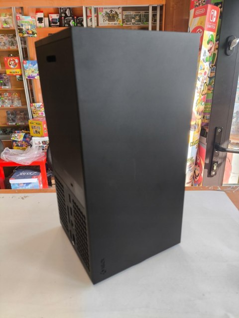 KONSOLA MICROSOFT XBOX SERIES X 1TB Z NAPĘDEM +2X ORYGINALNY PAD +ŁADOWARKA KONSOLA MICROSOFT XBOX SERIES X 1TB Z NAPĘDEM +2X ORYGINALNY PAD +ŁADOWARKA