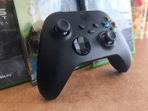 KONSOLA MICROSOFT XBOX SERIES X 1TB Z NAPĘDEM + 3 GRY + PAD KONSOLA MICROSOFT XBOX SERIES X 1TB Z NAPĘDEM + 3 GRY + PAD