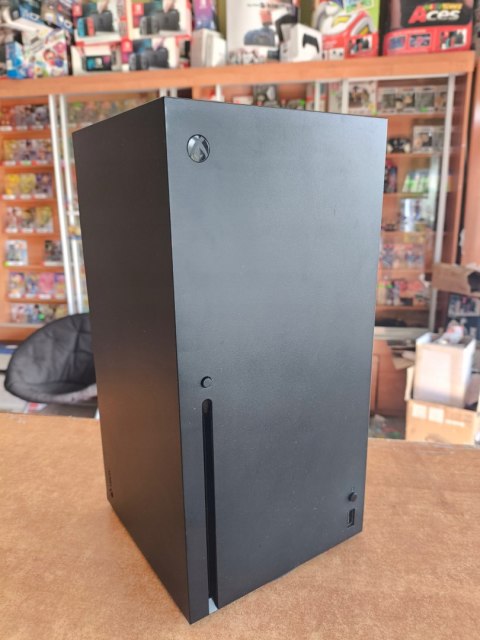 KONSOLA MICROSOFT XBOX SERIES X 1TB Z NAPĘDEM + 3 GRY + PAD KONSOLA MICROSOFT XBOX SERIES X 1TB Z NAPĘDEM + 3 GRY + PAD