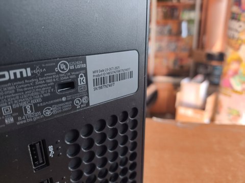 KONSOLA MICROSOFT XBOX SERIES X 1TB Z NAPĘDEM + 3 GRY + PAD KONSOLA MICROSOFT XBOX SERIES X 1TB Z NAPĘDEM + 3 GRY + PAD
