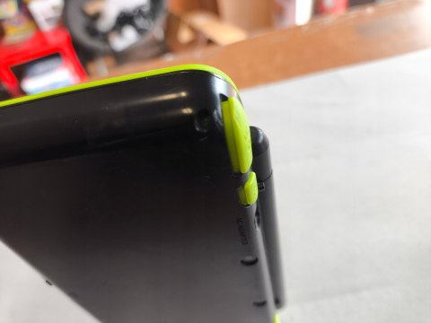 KONSOLA NEW NINTENDO 2DS XL ZIELONO-CZARNA + RYSIK + MARIO KART 7 + ETUI KONSOLA NEW NINTENDO 2DS XL ZIELONO-CZARNA + RYSIK + MARIO KART 7 + ETUI