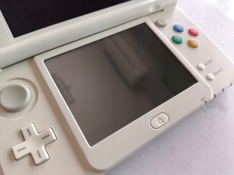 KONSOLA NEW NINTENDO 3DS BIAŁA + USB + KARTA PAMIĘCI + RYSIK - ŁADNY STAN KONSOLA NEW NINTENDO 3DS BIAŁA + USB + KARTA PAMIĘCI + RYSIK - ŁADNY STAN