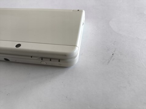 KONSOLA NEW NINTENDO 3DS BIAŁA + USB + KARTA PAMIĘCI + RYSIK - ŁADNY STAN KONSOLA NEW NINTENDO 3DS BIAŁA + USB + KARTA PAMIĘCI + RYSIK - ŁADNY STAN