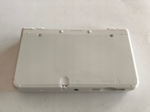 KONSOLA NEW NINTENDO 3DS BIAŁA + USB + KARTA PAMIĘCI + RYSIK - ŁADNY STAN KONSOLA NEW NINTENDO 3DS BIAŁA + USB + KARTA PAMIĘCI + RYSIK - ŁADNY STAN