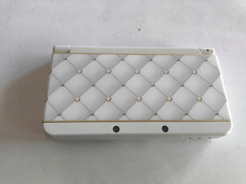 KONSOLA NEW NINTENDO 3DS BIAŁA + USB + KARTA PAMIĘCI + RYSIK KONSOLA NEW NINTENDO 3DS BIAŁA + USB + KARTA PAMIĘCI + RYSIK