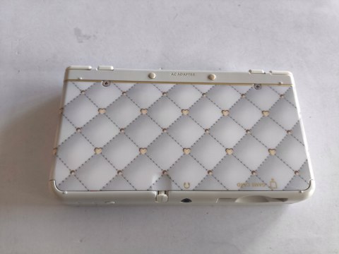 KONSOLA NEW NINTENDO 3DS BIAŁA + USB + KARTA PAMIĘCI + RYSIK KONSOLA NEW NINTENDO 3DS BIAŁA + USB + KARTA PAMIĘCI + RYSIK