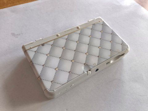 KONSOLA NEW NINTENDO 3DS BIAŁA + USB + KARTA PAMIĘCI + RYSIK KONSOLA NEW NINTENDO 3DS BIAŁA + USB + KARTA PAMIĘCI + RYSIK