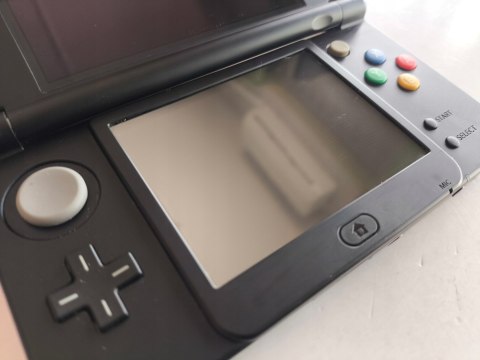 KONSOLA NEW NINTENDO 3DS EDYCJA XENOBLADE CHRONICLES + GRA + RYSIK KONSOLA NEW NINTENDO 3DS EDYCJA XENOBLADE CHRONICLES + GRA + RYSIK