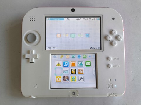 KONSOLA NINTENDO 2DS + RYSIK + KARTA PAMIĘCI + ETUI KONSOLA NINTENDO 2DS + RYSIK + KARTA PAMIĘCI + ETUI