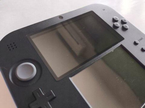 KONSOLA NINTENDO 2DS + RYSIK + USB KONSOLA NINTENDO 2DS + RYSIK + USB