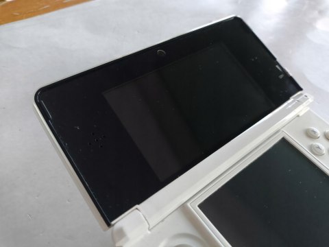 KONSOLA NINTENDO 3DS BIAŁA + USB + RYSIK + KARTA PAMIĘCI + 3 GRY KONSOLA NINTENDO 3DS BIAŁA + USB + RYSIK + KARTA PAMIĘCI + 3 GRY