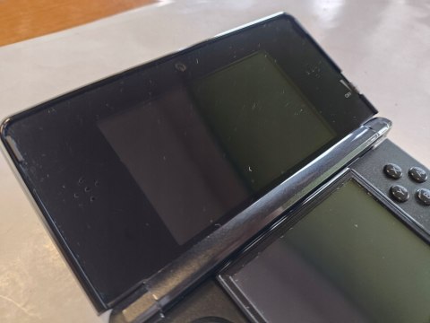 KONSOLA NINTENDO 3DS CZARNA + DOCK + ŁAD + PUDEŁKO + RYSIK KONSOLA NINTENDO 3DS CZARNA + DOCK + ŁAD + PUDEŁKO + RYSIK