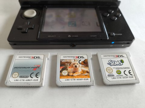 KONSOLA NINTENDO 3DS CZARNA + KARTA PAMIĘCI + USB + RYSIK + 3 GRY ! KONSOLA NINTENDO 3DS CZARNA + KARTA PAMIĘCI + USB + RYSIK + 3 GRY !