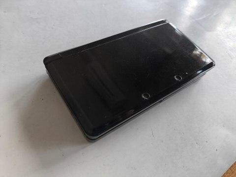 KONSOLA NINTENDO 3DS CZARNA + KARTA PAMIĘCI + USB + RYSIK + 3 GRY ! KONSOLA NINTENDO 3DS CZARNA + KARTA PAMIĘCI + USB + RYSIK + 3 GRY !