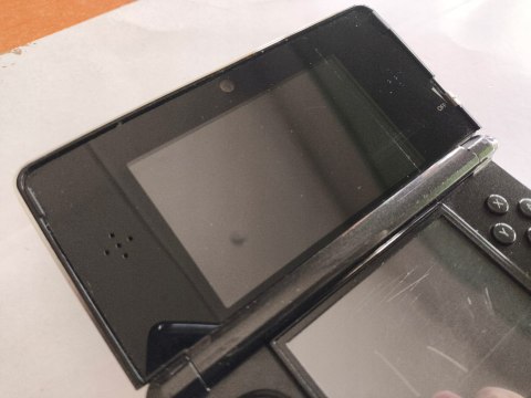 KONSOLA NINTENDO 3DS CZARNA + KARTA PAMIĘCI + USB KONSOLA NINTENDO 3DS CZARNA + KARTA PAMIĘCI + USB