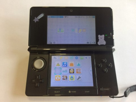 KONSOLA NINTENDO 3DS CZARNA + ŁADOWARKA + RYSIK + DOCK + PUDEŁKO KONSOLA NINTENDO 3DS CZARNA + ŁADOWARKA + RYSIK + DOCK + PUDEŁKO