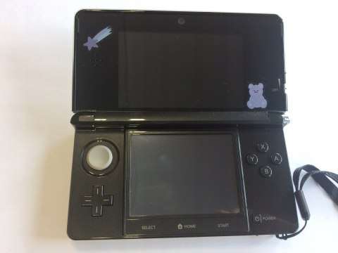 KONSOLA NINTENDO 3DS CZARNA + ŁADOWARKA + RYSIK + DOCK + PUDEŁKO KONSOLA NINTENDO 3DS CZARNA + ŁADOWARKA + RYSIK + DOCK + PUDEŁKO