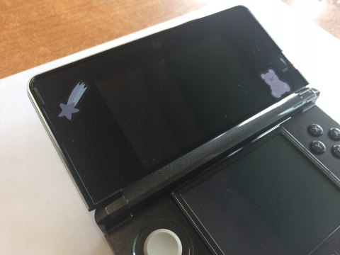 KONSOLA NINTENDO 3DS CZARNA + ŁADOWARKA + RYSIK + DOCK + PUDEŁKO KONSOLA NINTENDO 3DS CZARNA + ŁADOWARKA + RYSIK + DOCK + PUDEŁKO