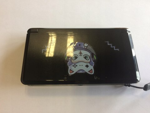 KONSOLA NINTENDO 3DS CZARNA + ŁADOWARKA + RYSIK + DOCK + PUDEŁKO KONSOLA NINTENDO 3DS CZARNA + ŁADOWARKA + RYSIK + DOCK + PUDEŁKO