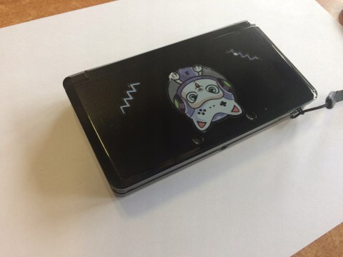 KONSOLA NINTENDO 3DS CZARNA + ŁADOWARKA + RYSIK + DOCK + PUDEŁKO KONSOLA NINTENDO 3DS CZARNA + ŁADOWARKA + RYSIK + DOCK + PUDEŁKO
