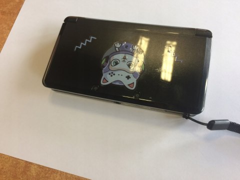 KONSOLA NINTENDO 3DS CZARNA + ŁADOWARKA + RYSIK + DOCK + PUDEŁKO KONSOLA NINTENDO 3DS CZARNA + ŁADOWARKA + RYSIK + DOCK + PUDEŁKO