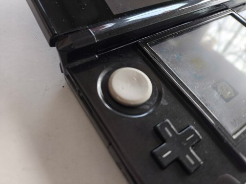 KONSOLA NINTENDO 3DS CZARNA + USB + RYSIK KONSOLA NINTENDO 3DS CZARNA + USB + RYSIK