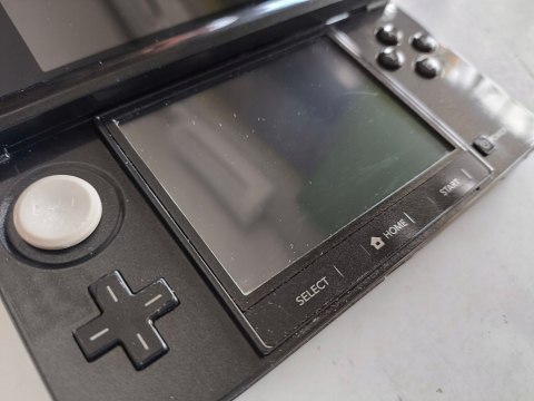 KONSOLA NINTENDO 3DS CZARNA + USB + RYSIK KONSOLA NINTENDO 3DS CZARNA + USB + RYSIK