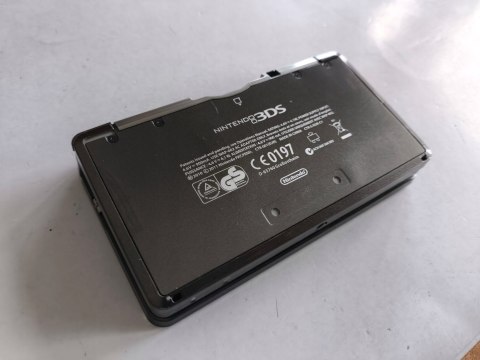 KONSOLA NINTENDO 3DS CZARNA + USB + RYSIK KONSOLA NINTENDO 3DS CZARNA + USB + RYSIK