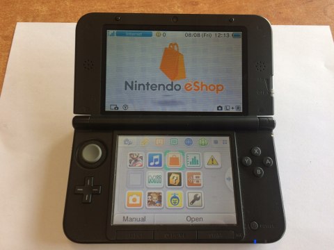 KONSOLA NINTENDO 3DS XL SREBRNO-CZARNA + RYSIK + USB + MARIO KART 7 KONSOLA NINTENDO 3DS XL SREBRNO-CZARNA + RYSIK + USB + MARIO KART 7