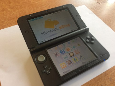 KONSOLA NINTENDO 3DS XL SREBRNO-CZARNA + RYSIK + USB + MARIO KART 7 KONSOLA NINTENDO 3DS XL SREBRNO-CZARNA + RYSIK + USB + MARIO KART 7