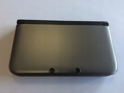 KONSOLA NINTENDO 3DS XL SREBRNO-CZARNA + RYSIK + USB + MARIO KART 7 KONSOLA NINTENDO 3DS XL SREBRNO-CZARNA + RYSIK + USB + MARIO KART 7