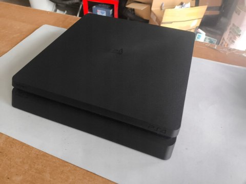 KONSOLA PS4 PLAYSTATION 4 SLIM 1TB + ORYGINALNY PAD + 3 GRY + PUDEŁKO KONSOLA PS4 PLAYSTATION 4 SLIM 1TB + ORYGINALNY PAD + 3 GRY + PUDEŁKO