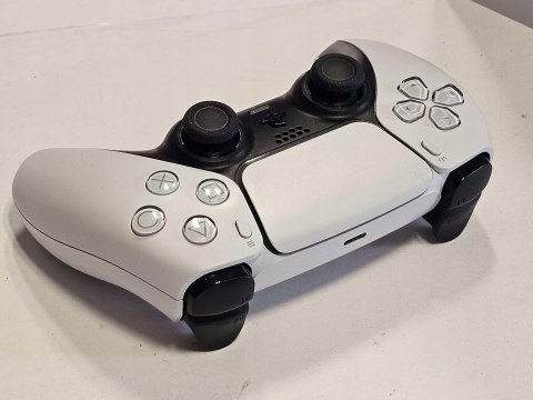 KONSOLA SONY PLAYSTATION 5 SLIM 1TB Z NAPĘDEM + PAD + 3 GRY KONSOLA SONY PLAYSTATION 5 SLIM 1TB Z NAPĘDEM + PAD + 3 GRY