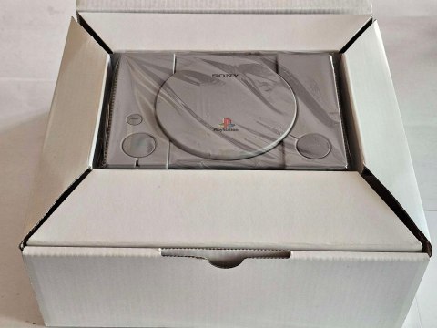 KONSOLA SONY PLAYSTATION CLASSIC MINI PSX + 2 PADY + GRY KONSOLA SONY PLAYSTATION CLASSIC MINI PSX + 2 PADY + GRY