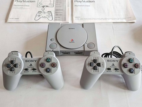 KONSOLA SONY PLAYSTATION CLASSIC MINI PSX + 2 PADY + GRY KONSOLA SONY PLAYSTATION CLASSIC MINI PSX + 2 PADY + GRY