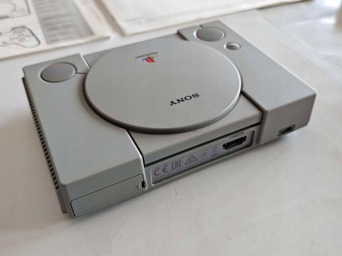 KONSOLA SONY PLAYSTATION CLASSIC MINI PSX + 2 PADY + GRY KONSOLA SONY PLAYSTATION CLASSIC MINI PSX + 2 PADY + GRY
