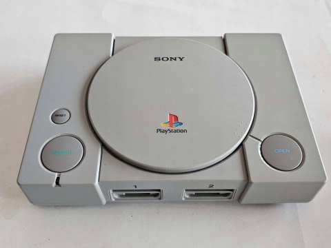 KONSOLA SONY PLAYSTATION CLASSIC MINI PSX + 2 PADY + GRY KONSOLA SONY PLAYSTATION CLASSIC MINI PSX + 2 PADY + GRY
