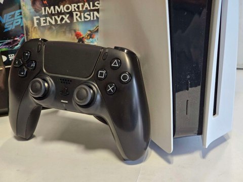 KONSOLA SONY PS5 PLAYSTATION 5 Z NAPĘDEM BLU-RAY + PAD + ŁADOWARKA + 3 GRY KONSOLA SONY PS5 PLAYSTATION 5 Z NAPĘDEM BLU-RAY + PAD + ŁADOWARKA + 3 GRY