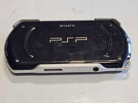 KONSOLA SONY PSP GO 16GB + ŁADOWARKA KONSOLA SONY PSP GO 16GB + ŁADOWARKA