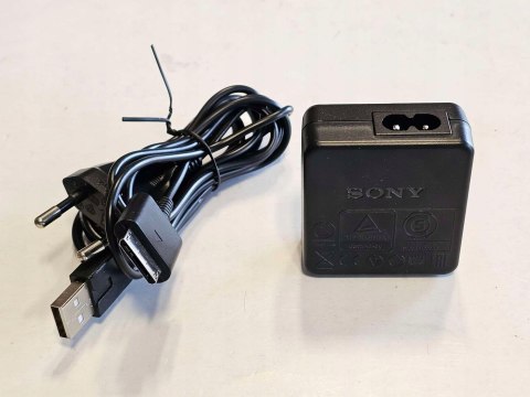 KONSOLA SONY PSP GO 16GB + ŁADOWARKA KONSOLA SONY PSP GO 16GB + ŁADOWARKA
