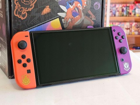 ZADBANA KONSOLA NINTENDO SWITCH OLED POKEMON SCARLET & VIOLET EDITION ZADBANA KONSOLA NINTENDO SWITCH OLED POKEMON SCARLET & VIOLET EDITION