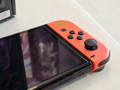 ZADBANA KONSOLA NINTENDO SWITCH OLED POKEMON SCARLET & VIOLET EDITION ZADBANA KONSOLA NINTENDO SWITCH OLED POKEMON SCARLET & VIOLET EDITION