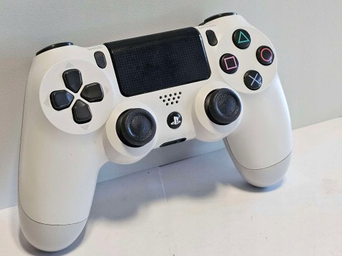 ZADBANA KONSOLA SONY PLAYSTATION 4 PRO 1TB 7216B SOFT 9.0 BIAŁA ! + PAD ZADBANA KONSOLA SONY PLAYSTATION 4 PRO 1TB 7216B SOFT 9.0 BIAŁA ! + PAD