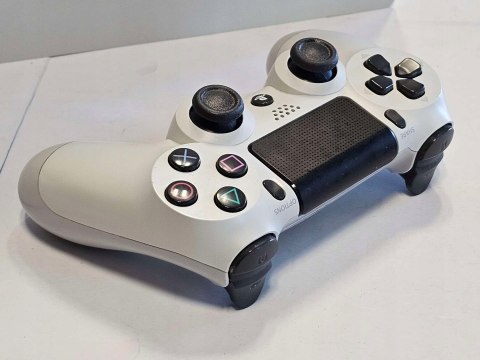 ZADBANA KONSOLA SONY PLAYSTATION 4 PRO 1TB 7216B SOFT 9.0 BIAŁA ! + PAD ZADBANA KONSOLA SONY PLAYSTATION 4 PRO 1TB 7216B SOFT 9.0 BIAŁA ! + PAD
