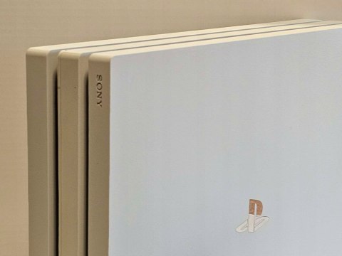 ZADBANA KONSOLA SONY PLAYSTATION 4 PRO 1TB 7216B SOFT 9.0 BIAŁA ! + PAD ZADBANA KONSOLA SONY PLAYSTATION 4 PRO 1TB 7216B SOFT 9.0 BIAŁA ! + PAD