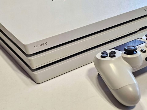 ZADBANA KONSOLA SONY PLAYSTATION 4 PRO 1TB 7216B SOFT 9.0 BIAŁA ! + PAD ZADBANA KONSOLA SONY PLAYSTATION 4 PRO 1TB 7216B SOFT 9.0 BIAŁA ! + PAD